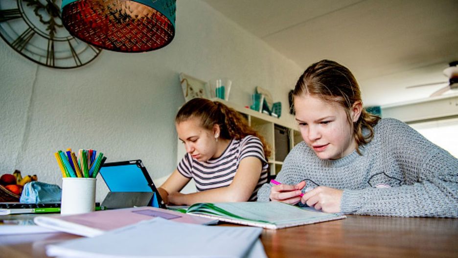 Slang młodzieżowy. Jak zmieniła go edukacja zdalna?