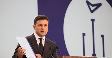 Pandora Papers. Wołodymyr Zełenski powiązany z transferem 40 mln dolarów od oligarchy?