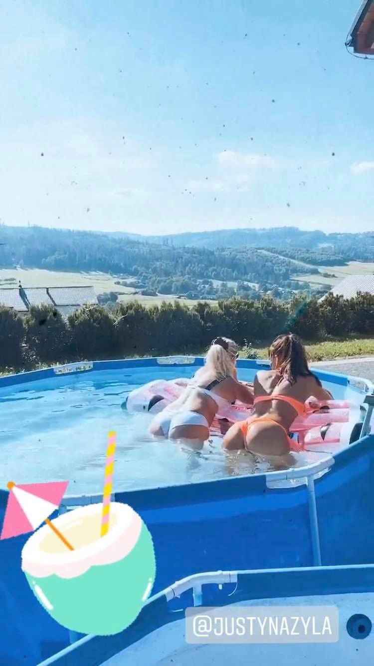 Justyna Żyła i Patrycja Wieja prezentują swoje ciała w bikini