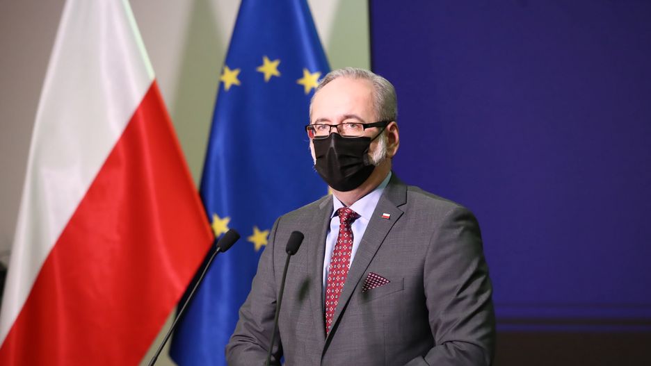 Warszawa, 17.01.2022. Minister zdrowia Adam Niedzielski podczas konferencji prasowej po zakończeniu posiedzenia sztabu kryzysowego w Warszawie, 17 bm. Szef resortu zdrowia zapowiedział utworzenie nowej, działającej w szerszej formule przy Prezesie Rady Ministrów, rady ds. walki z koronawirusem. (amb) PAP/Tomasz Gzell