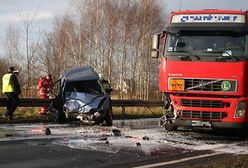 Groźne zderzenie cysterny z osobówką