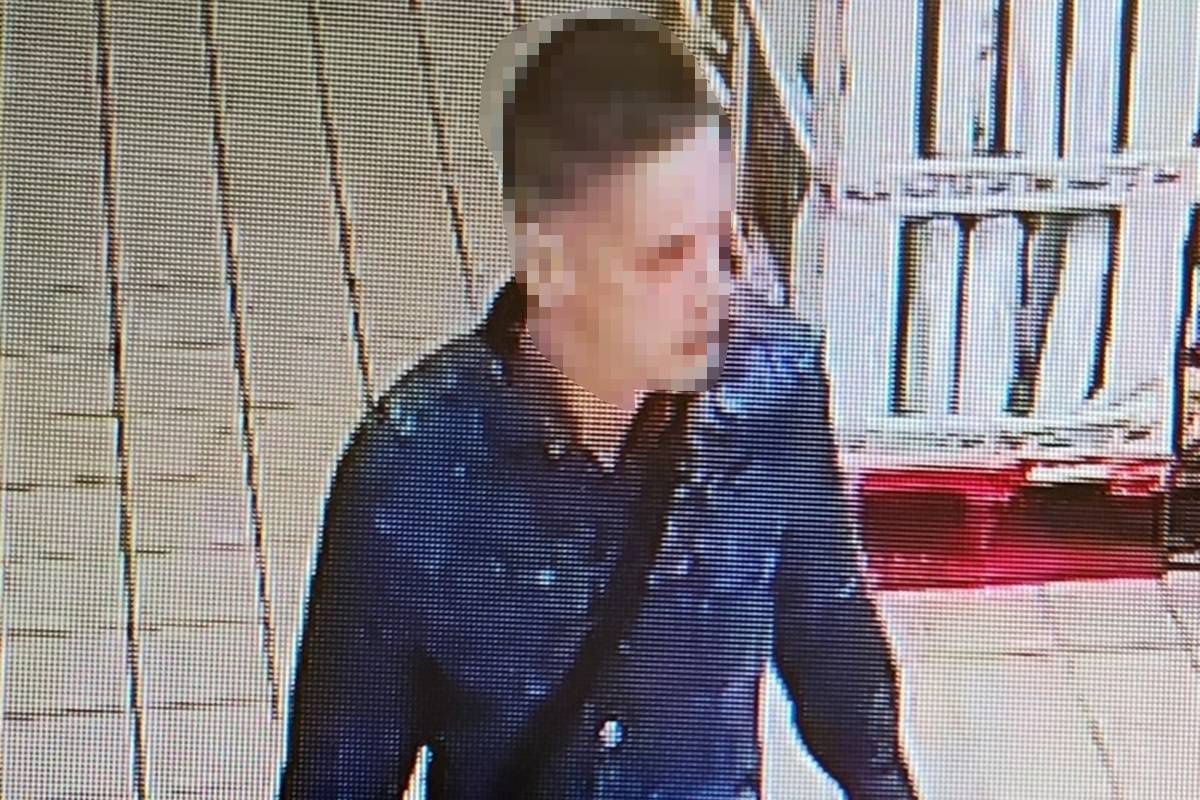 Wizerunek młodego mężczyzny, który okradł sklep Biedronka w Lublinie