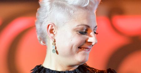 Magdalena Narożna eksperymentuje z fryzurą. Fani komentują: "Jakby piorun w rabarbar przywalił" (FOTO)