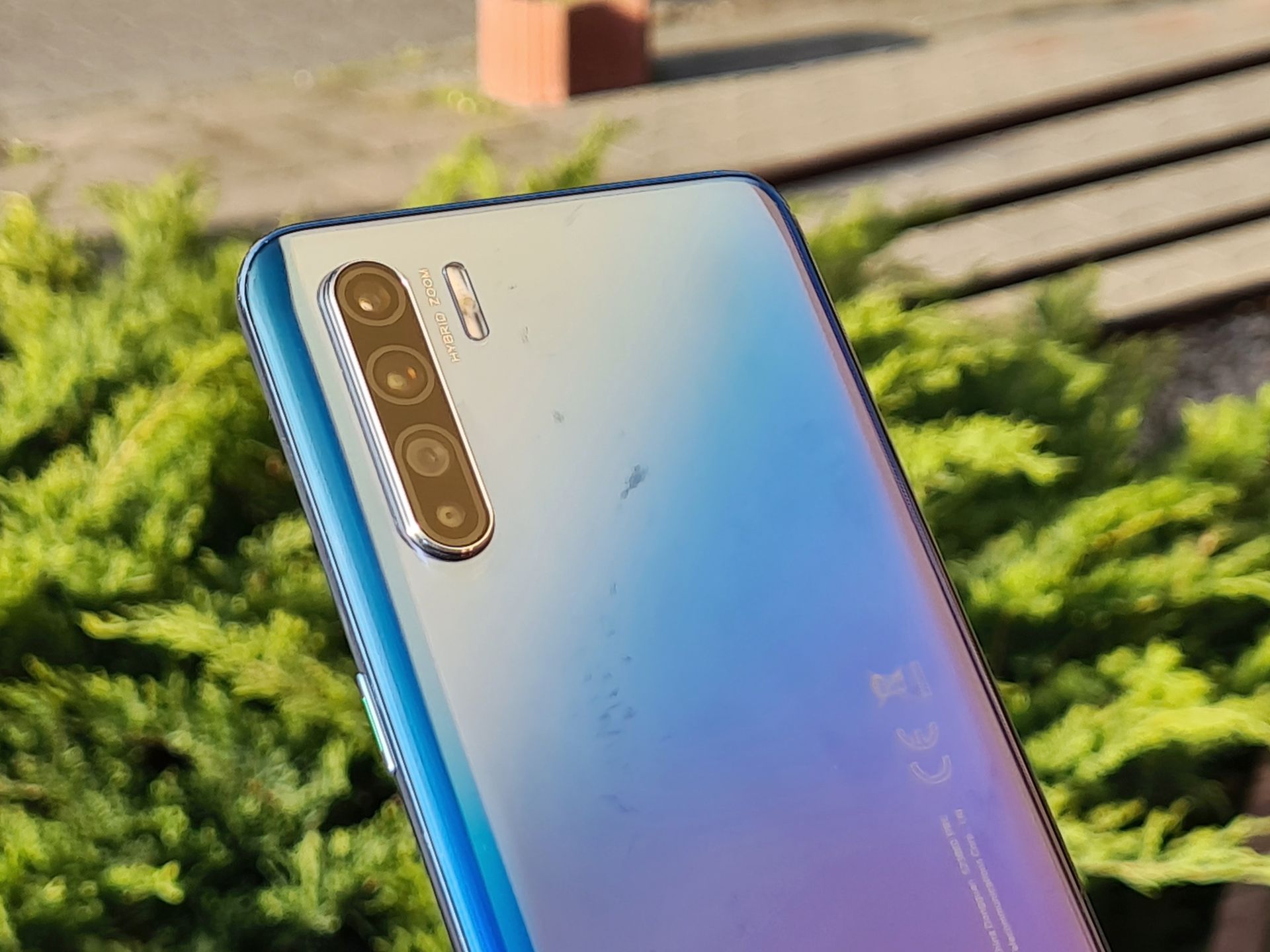 Taniej, ale i bardziej nijako. Test OPPO Reno 3 5