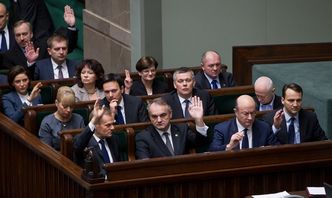 Sondaż CBOS: Przestrzeganie prawa ważniejsze od skuteczności polityków