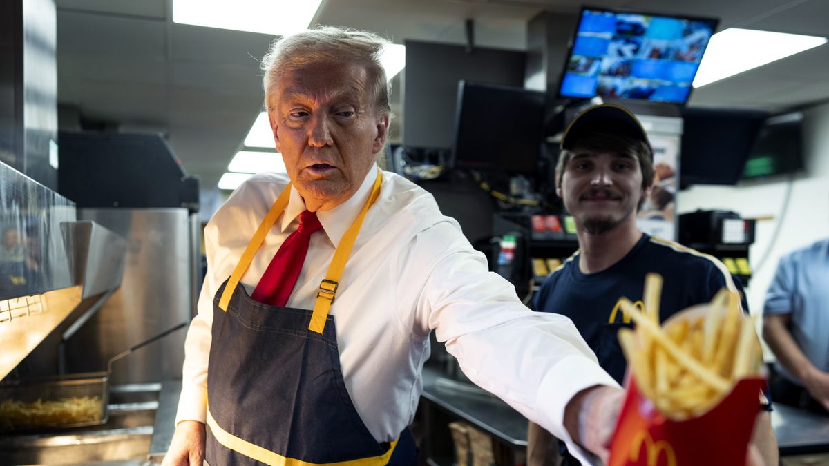 FEASTERVILLE-TREVOSE, PENNSYLVANIA - OCTOBER 20: Republican presidential nominee, former U.S. President Donald Trump works behind the counter during a visit to McDonald's restaurant on October 20, 2024 in Feasterville-Trevose, Pennsylvania. Trump is campaigning the entire day in the state of Pennsylvania. Trump and Democratic presidential nominee Vice President Kamala Harris continue to campaign in battleground swing states ahead of the November 5th election. (Photo by Doug Mills-Pool/Getty Images)