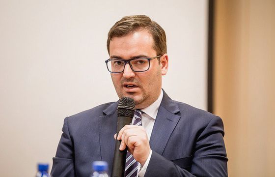 Piotr Maciążek po pół roku żegna się z agencją R4S