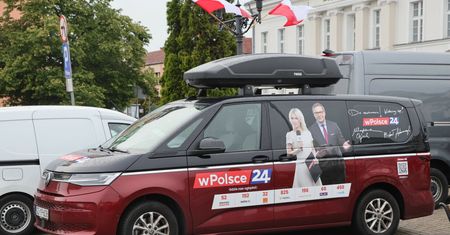 Zbierają na studio z widokiem na Warszawę. Przegrywają z TV Republiką