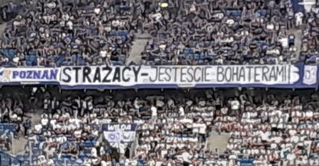 Kibice Lecha Poznań uczcili minutą ciszy pamięć zmarłych strażaków