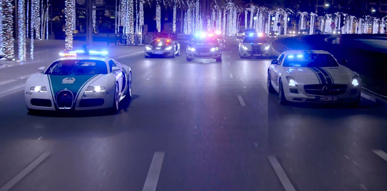 Zobacz flotę supersamochodów dubajskiej policji na efektownym wideo!