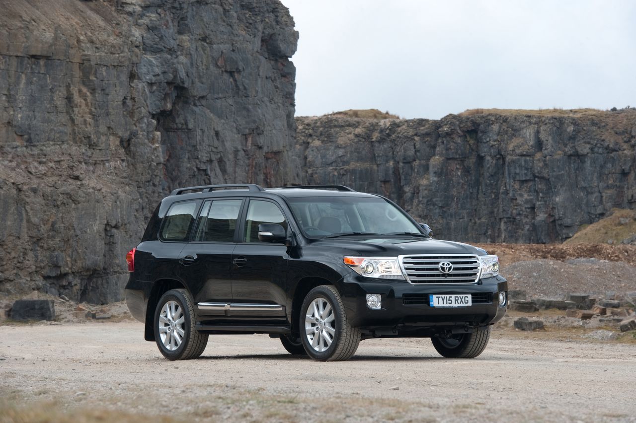 Po raz drugi w historii tego modelu Land Cruiser Station Wagon stał się imponującym, monstrualnym samochodem terenowym, tak luksusowym jak i dzielnym w każdych warunkach.