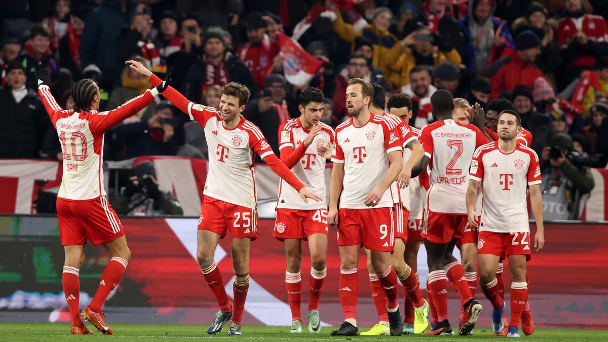 Zdjęcie okładkowe artykułu: Getty Images / Stefan Matzke / Na zdjęciu: Thomas Mueller (numer 25) ma przedłużyć kontrakt z Bayernem