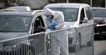 Szczepienia przeciw COVID-19. Wkrótce ruszy pierwszy punkt drive-thru