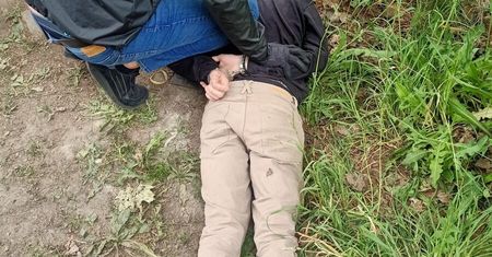 23-latek "odbierał" pieniądze od seniorów. Policja zatrzymała go z gotówką w Łęczycy