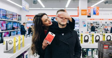 Jaki prezent na walentynki dla niego? Technologiczne propozycje