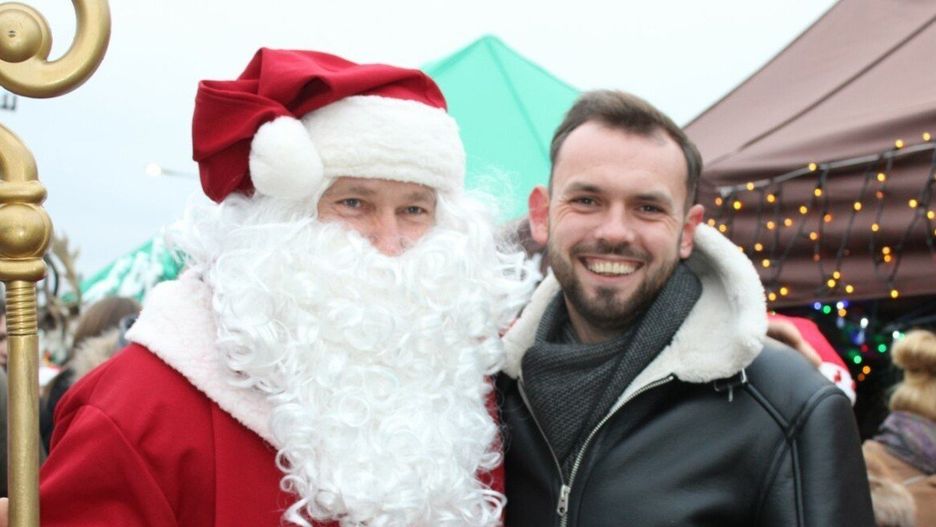 Magia świąt zbliża się wielkimi krokami, a wraz z nią jedno z najbardziej wyczekiwanych wydarzenia w okolicy - jarmarki bożonarodzeniowe. Gdzie i kiedy odbędą się świąteczne imprezy? Sprawdź!