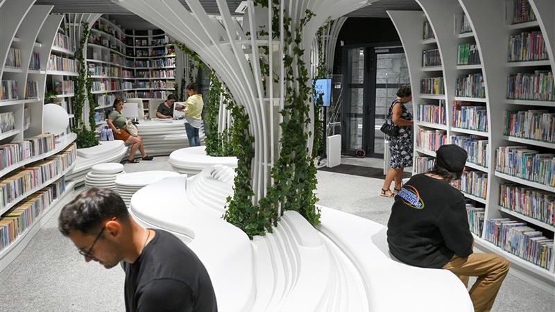 Otworzono bibliotekę w metrze