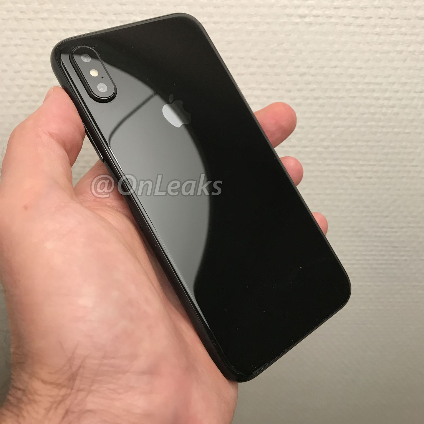 iPhone 8 w pełnej krasie. Pojawi się szybkie i bezprzewodowe ładowanie? 1