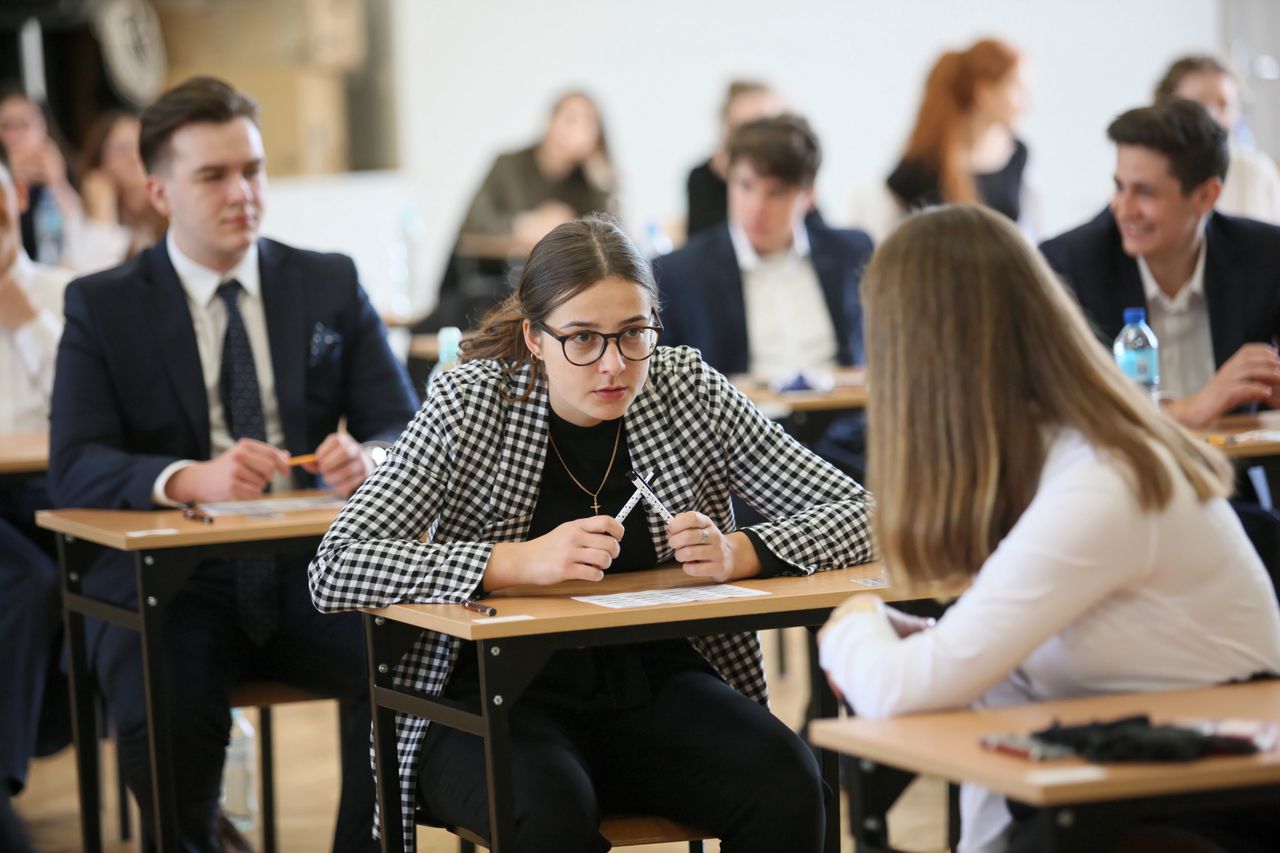 Matura 2021. Publikujemy arkusze CKE z fizyki i odpowiedzi. Które pytania były najtrudniejsze?