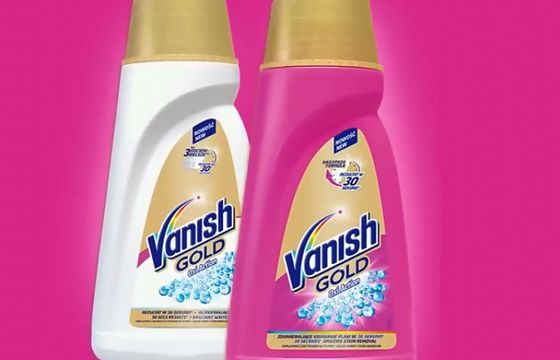 „Rzuć wyzwanie wakacyjnym plamom” w kampanii odplamiaczy Vanish (wideo)