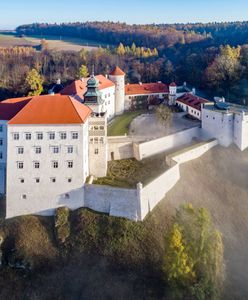 Pożar na Zamku w Pieskowej Skale. Wyprowadzono turystów