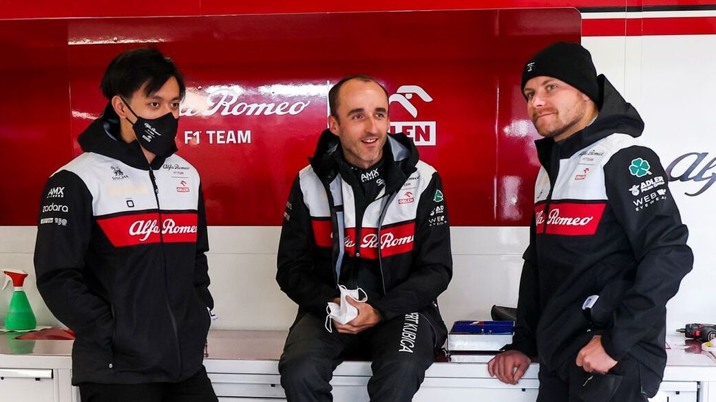 Guanyu Zhou, Robert Kubica i Valtteri Bottas