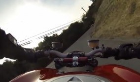 Ducati Streetfighter w akcji - lek na dobry humor