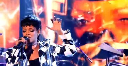 Rihanna śpiewa nowy singiel!