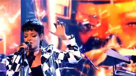 Rihanna śpiewa nowy singiel!