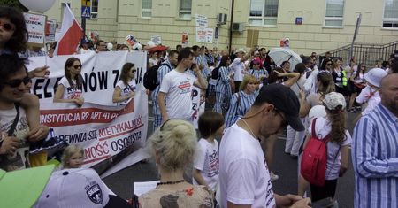 Terror antyszczepionkowców. Nie działają na nich argumenty partyjnych kolegów