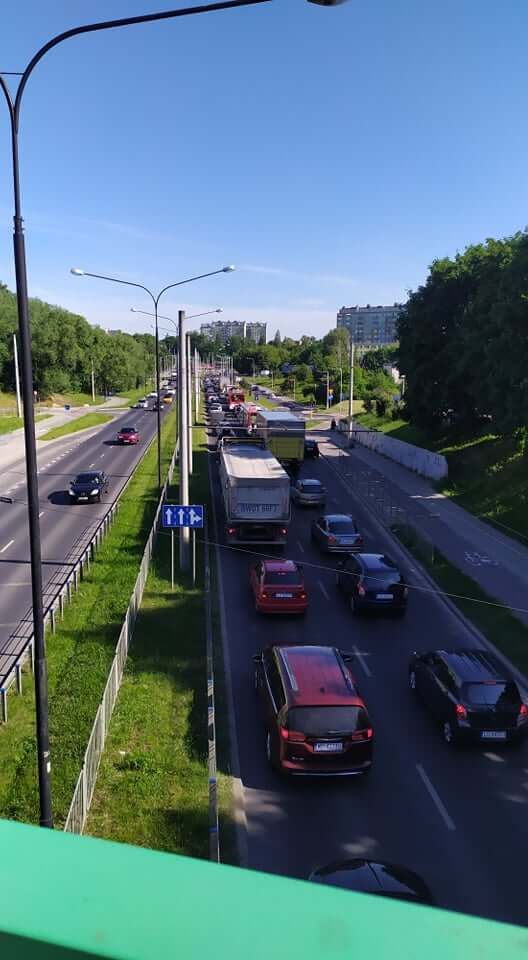 Korek na ul. Armii Krajowej po kolizji na skrzyżowaniu z ul. Bohaterów