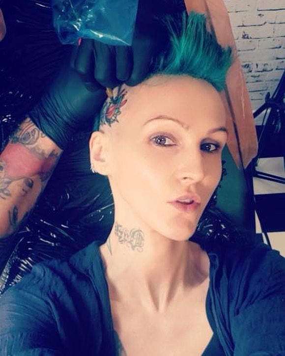 Agnieszka Chylińska i jej nowy tatuaż zrobiony na głowie