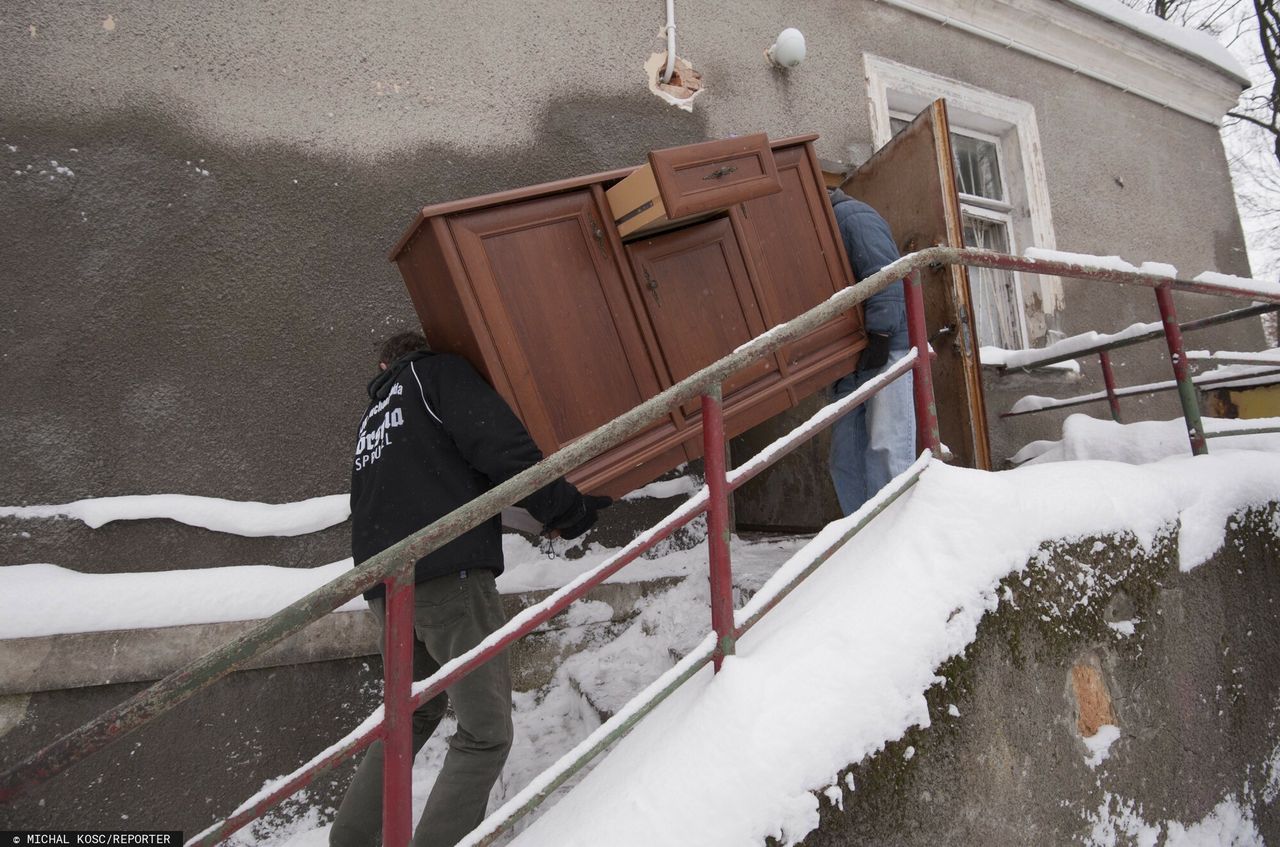 Nie płacą, dewastują, zmieniają zamki. Znalazł się na nich sposób