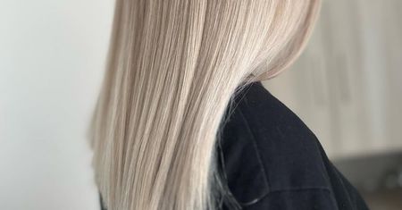 Poproś fryzjera o "Air Touch". Będziesz miała spokój na pół roku