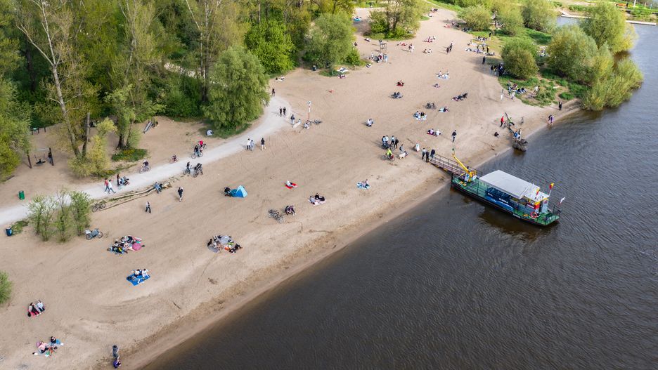 Brzegi Wisły łączą trzy bezpłatne przeprawy promowe