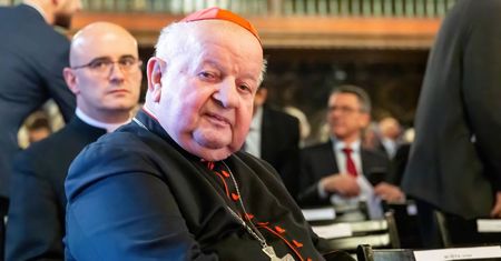 Kardynał Stanisław Dziwisz trafił do szpitala. "Prosimy o modlitwę"