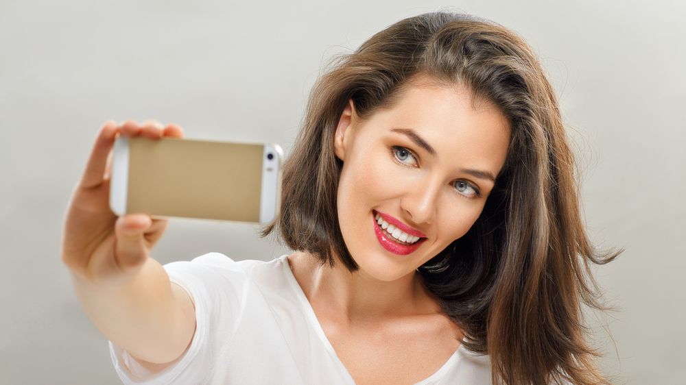 W skrócie: przedni aparat iPhone'a 6s, składany tablet Samsunga oraz kłopoty HTC 1