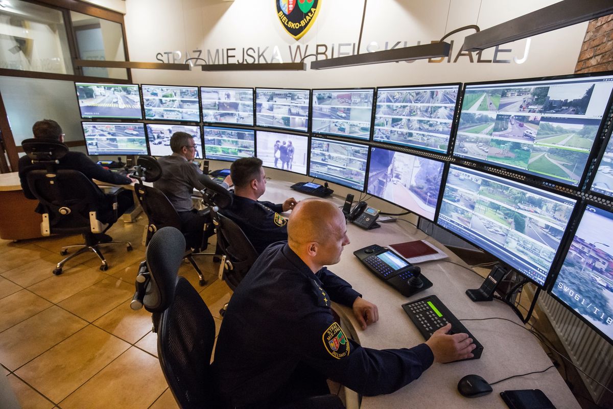 Bielsko-Biała. System monitoringu CCTV w siedzibie straży miejskiej.