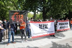 Warszawa. Protest operatorów numerów alarmowych. Chcą zmian w płacy i urlopach
