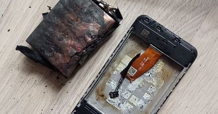 Jak zwykle korzystał ze smartfona. Po chwili spłonęło mu mieszkanie