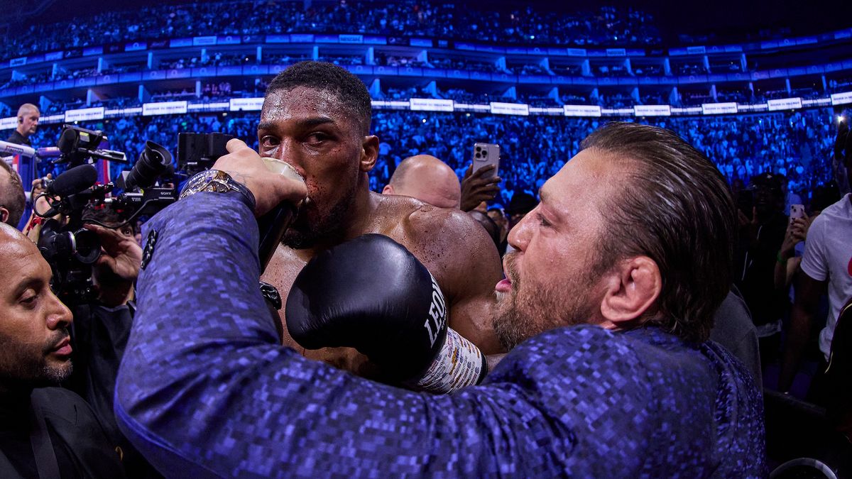 Zdjęcie okładkowe artykułu: Getty Images / Mark Robinson / Na zdjęciu: Conor McGregor (z prawej)