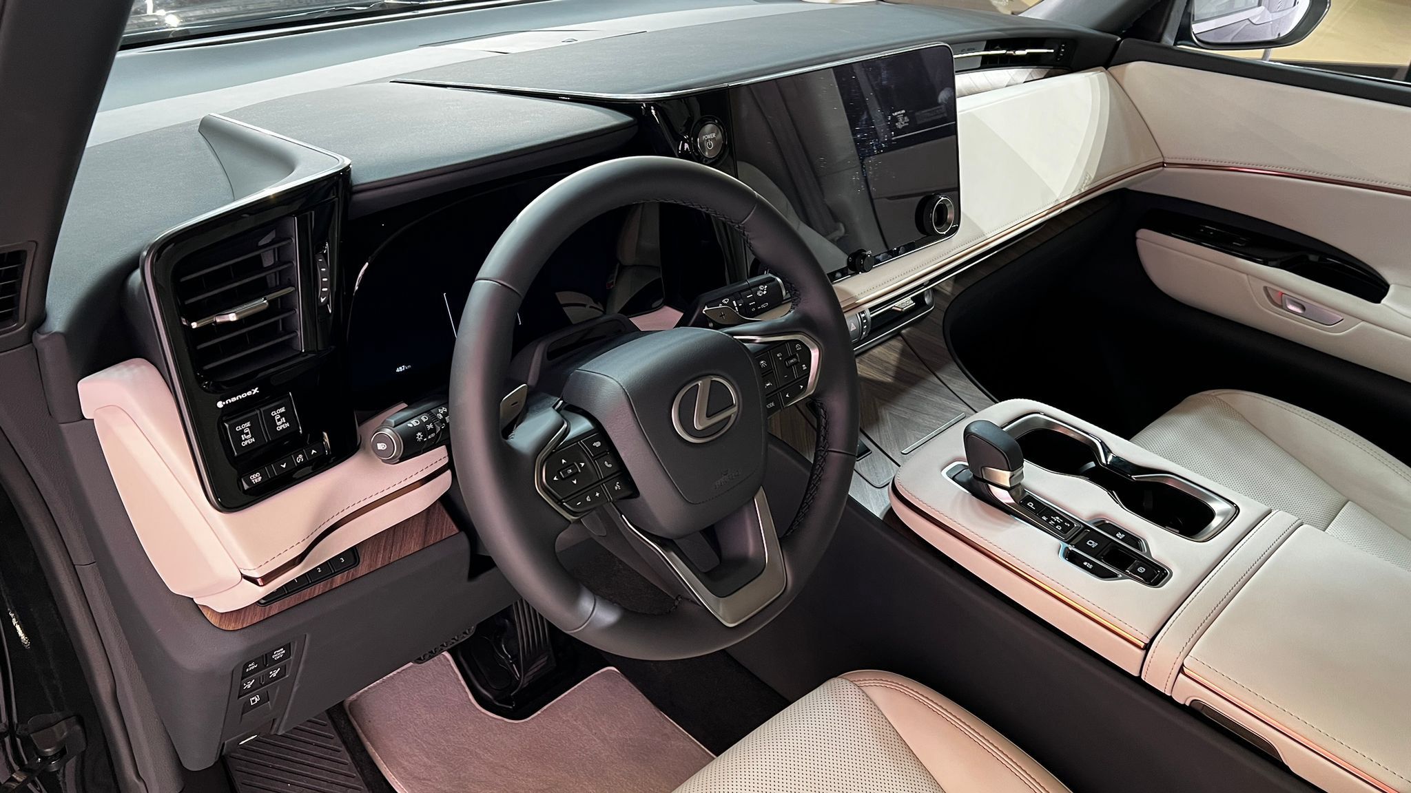 Lexus LM