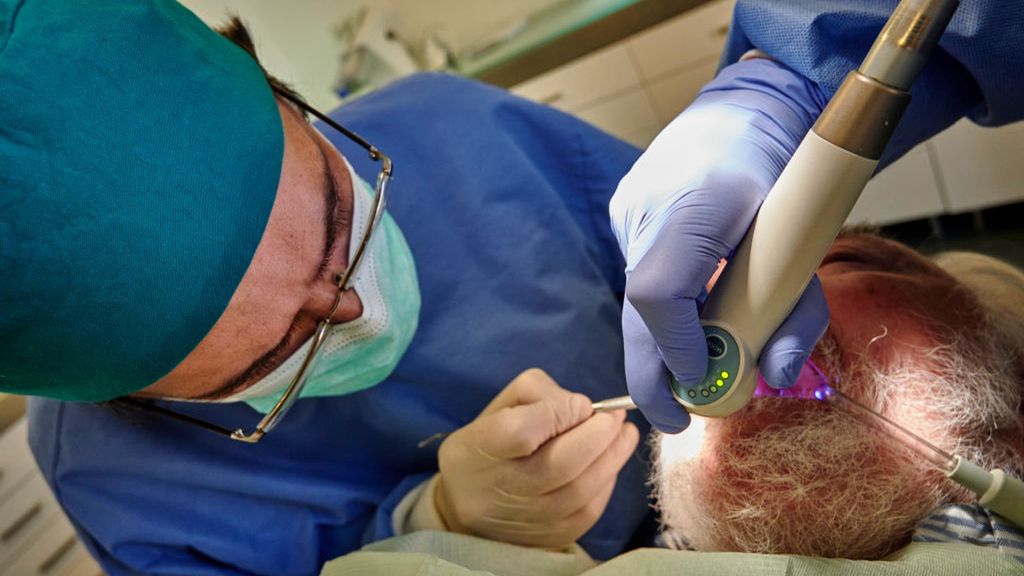 dentysta lekarz koronawirus