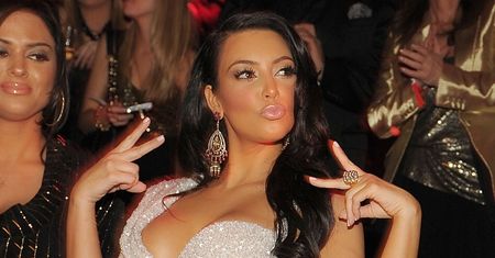 Kim Kardashian prezentuje ARCHIWUM PRZYMIAREK z czasów, zanim Kanye West "ulepszył" jej styl. Wyglądała lepiej? (ZDJĘCIA)