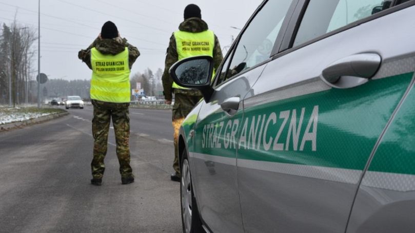 Od ponad kilkunastu miesięcy Bobrowniki były jedynym w Podlaskiem drogowym przejściem granicznym obsługującym ruch towarowy z Białorusią i w ogóle jedynym w Podlaskiem czynnym drogowym przejściem granicznym z Białorusią.
