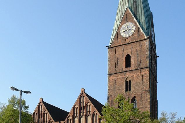 Niemcy. Pastor twierdzi, że czynni homoseksualiści grzeszą, ale jego Kościół ich przyjmuje