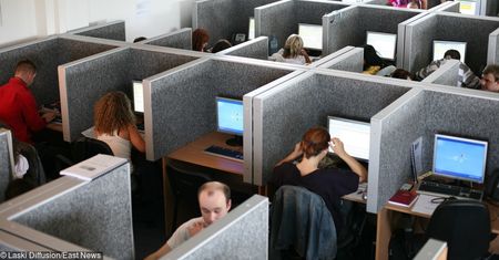 "Dzień dobry. To nie ja do pana dzwonię, to maszyna". Telemarketerzy nie odpuszczają