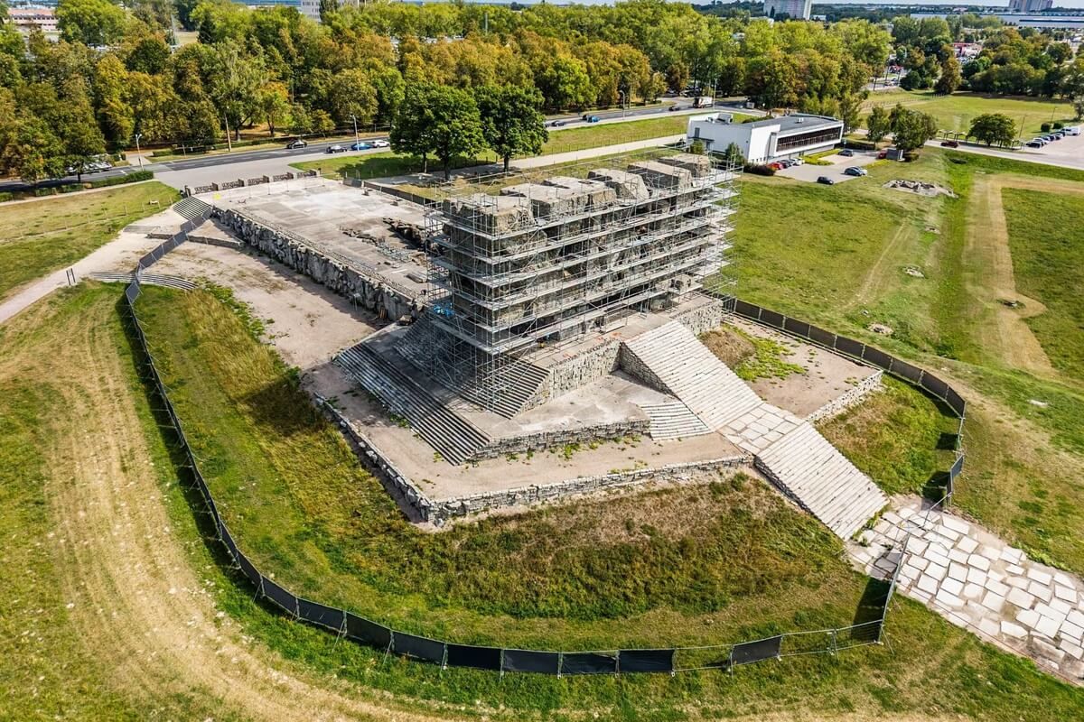 Remont Pomnika-Brama na Majdanku