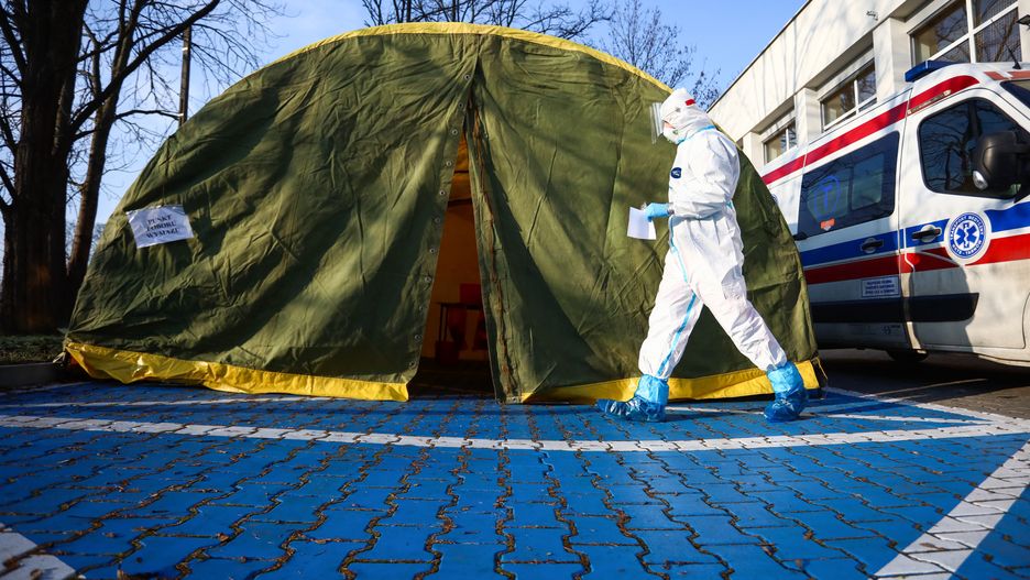 Koronawirus w Polsce. Nowe rozporządzenie rządu ws. obostrzeń