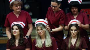 Na UJ odbyło się czepkowanie nowych pielęgniarek i pielęgniarzy. To wskrzeszona tradycja